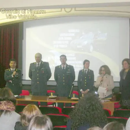 “Educazione alla legalità economica”: la Gdf incontra gli studenti