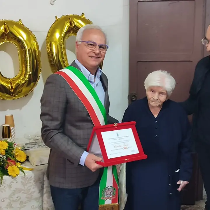 Festa a San Costantino Calabro per i 100 anni di Concetta Loscrì