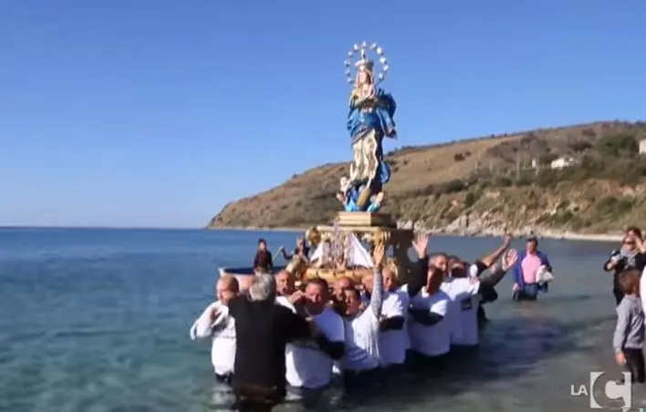 Nicotera, torna la processione in mare dell'Immacolata: via alla pulizia della spiaggia
