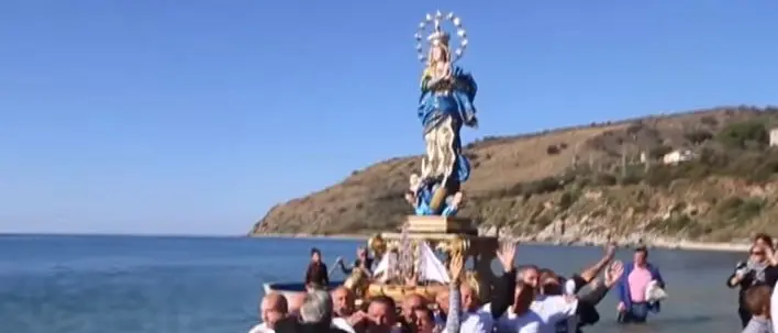 Nicotera, torna la processione in mare dell'Immacolata: via alla pulizia della spiaggia