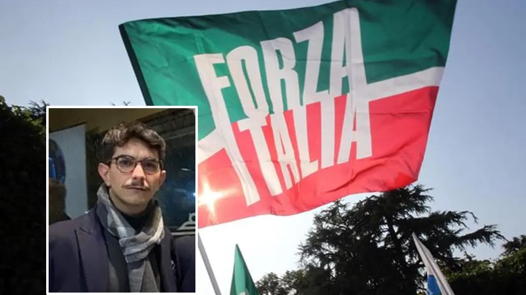 Una bandiera di Forza Italia sventola davanti villa San Martino, la residenza di Arcore di Silvio Berlusconi, 01 luglio 2013. MATTEO BAZZI / ANSA , ANSA