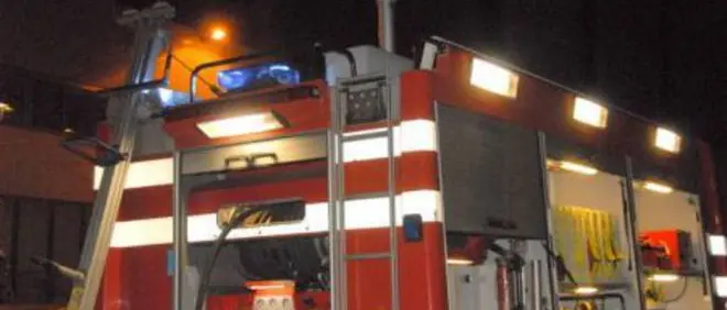 Due auto in fiamme a Vibo Marina ed un furgone incendiato a Mileto
