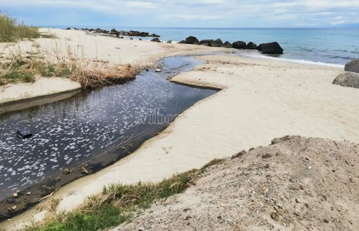 Bivona ancora alle prese con i liquami del torrente sversati a mare