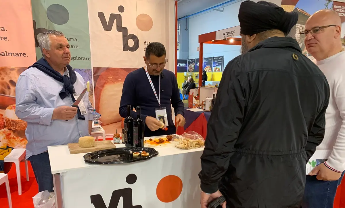 I panieri dei prodotti tipici di eccellenza del Vibonese conquistano il Cibus di Parma