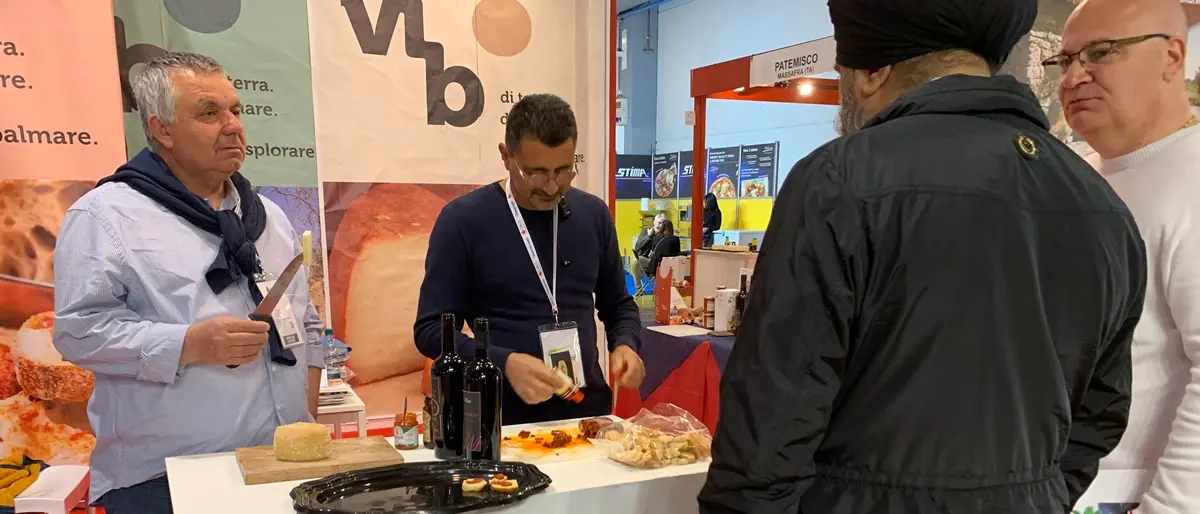 I panieri dei prodotti tipici di eccellenza del Vibonese conquistano il Cibus di Parma