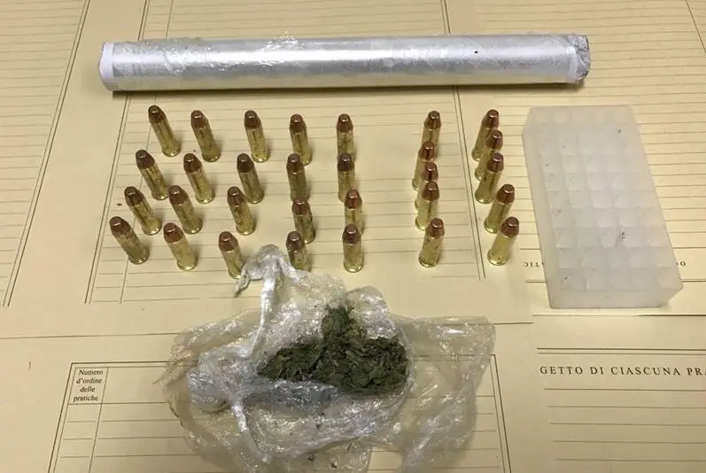 Proiettili e droga a Pizzo Calabro: un arresto ad opera dei carabinieri