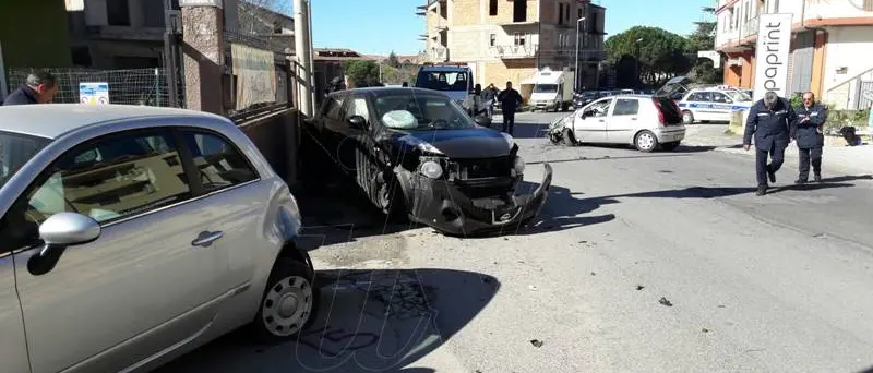 Pauroso incidente stradale alle porte di Vibo, 20enne trasportata al Pronto soccorso (FOTO)