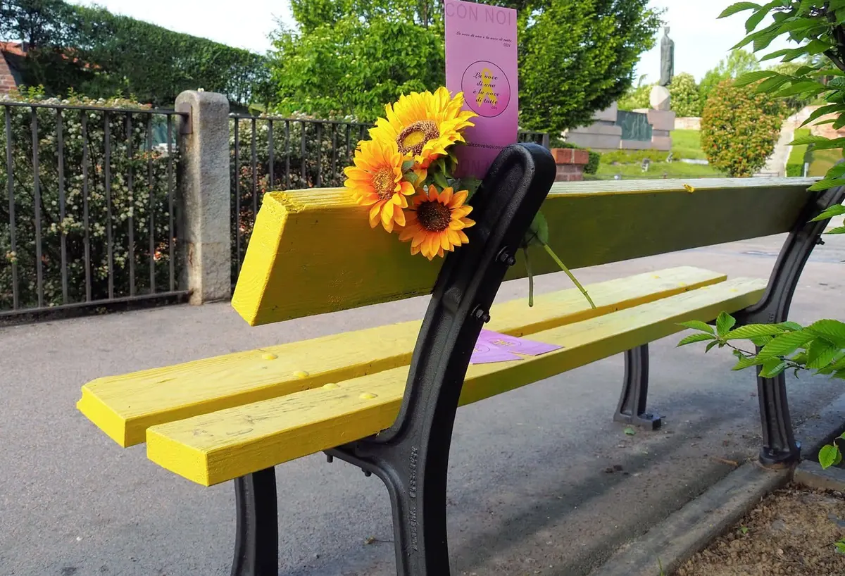 Anche Monterosso avrà una panchina gialla per sensibilizzare sull'endometriosi