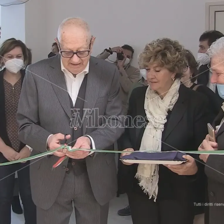 Vibo Marina, Luigi Berlinguer inaugura il nuovo auditorium dell’Istituto \"Vespucci\" - Video