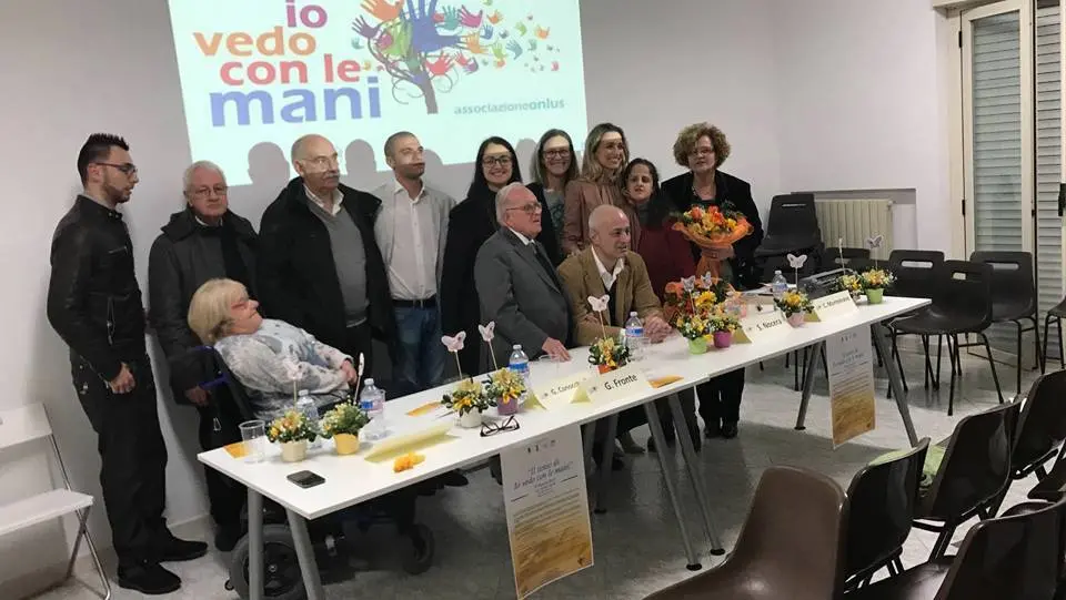 Sostegno a ciechi e ipovedenti: nasce a Vibo “Io vedo con le mani”