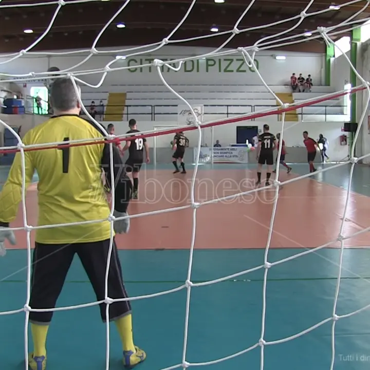 A Pizzo la partita del cuore in memoria del piccolo Lorenzo - Video