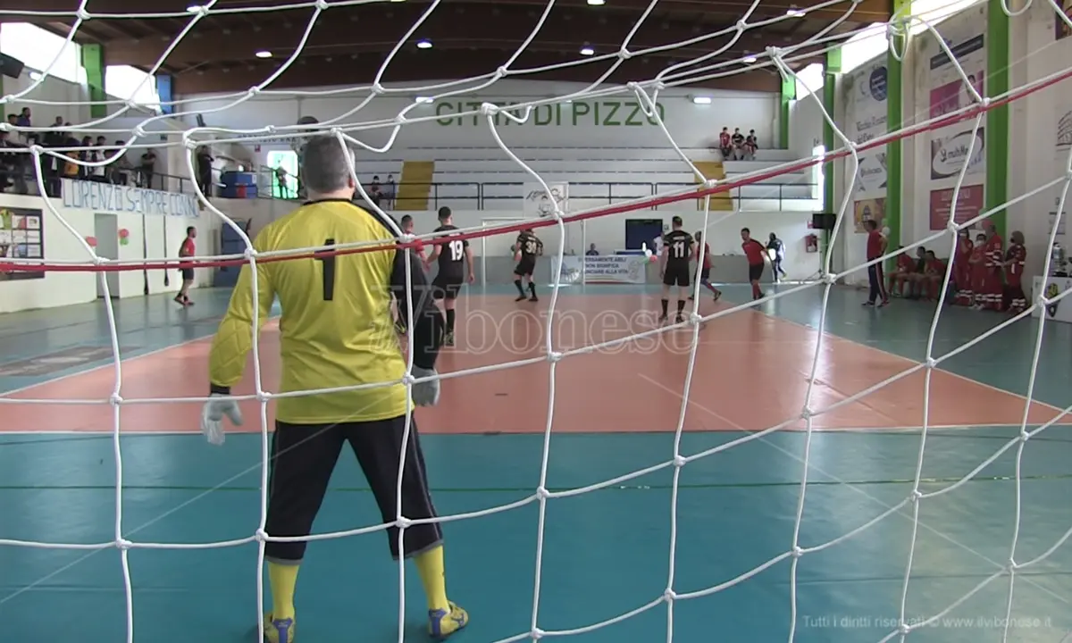 A Pizzo la partita del cuore in memoria del piccolo Lorenzo - Video