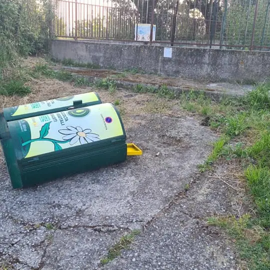 Atti vandalici a Briatico: danneggiato un raccoglitore di oli esausti