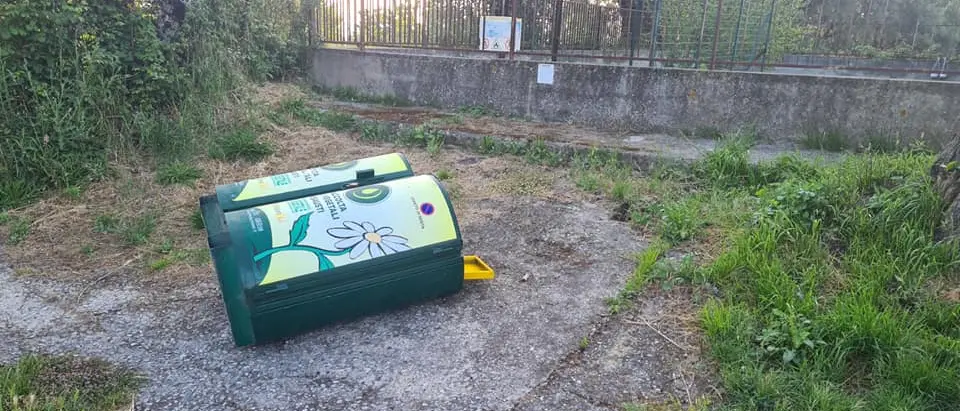 Atti vandalici a Briatico: danneggiato un raccoglitore di oli esausti