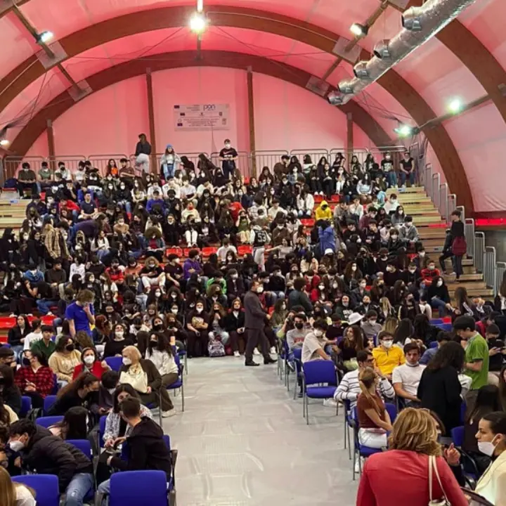 Vibo, al Pala Morelli la scuola che sogna una nuova Europa