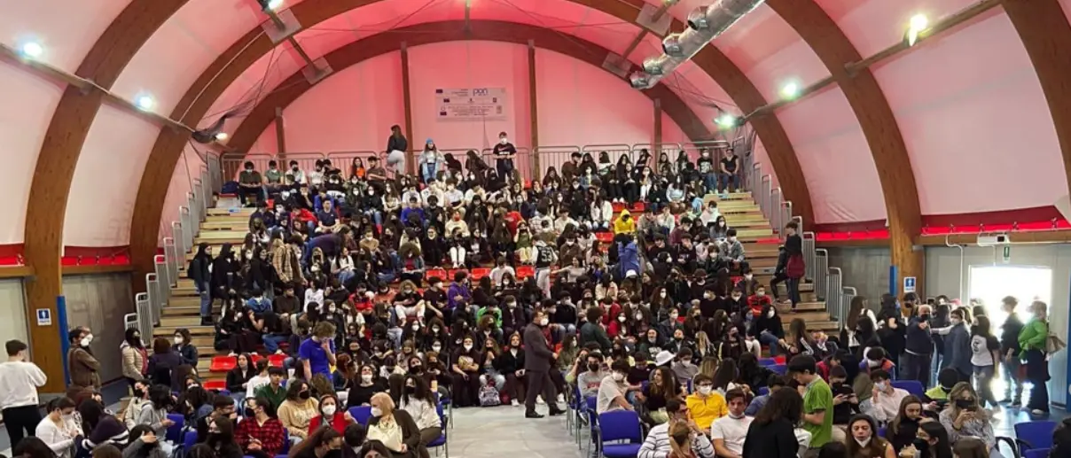 Vibo, al Pala Morelli la scuola che sogna una nuova Europa