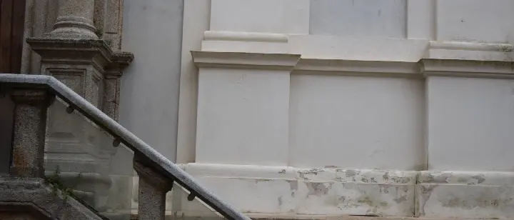 Auditorium Vibo: nonostante i lavori permane l’umidità sulla facciata