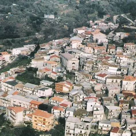 San Nicola da Crissa senz’acqua, l’appello di un residente: «Rubinetti a secco anche per giornate intere»\n