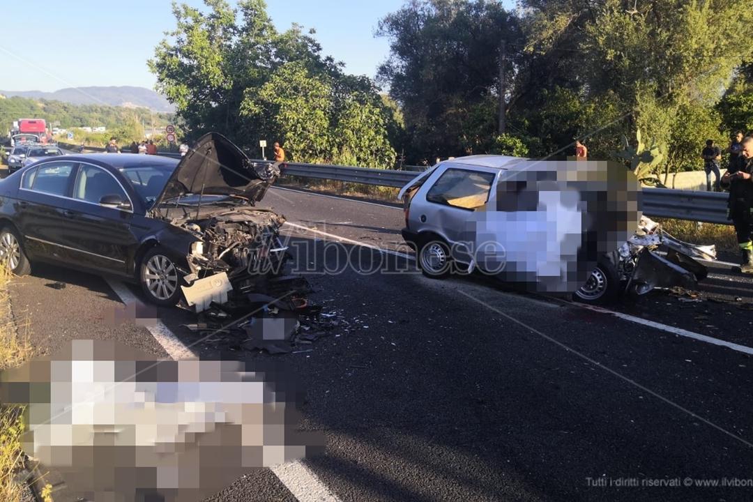 Grave incidente a Rosarno, un morto e tre feriti nello scontro tra due auto
