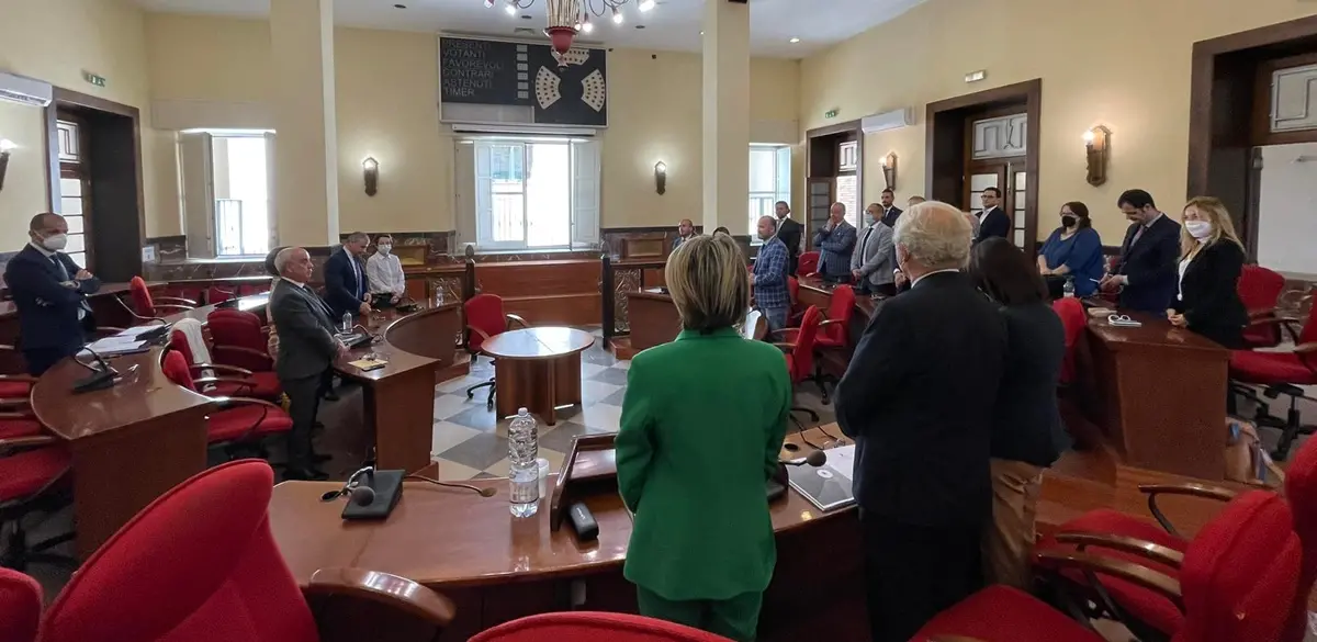 Comune di Vibo, sul Bilancio l’affondo delle opposizioni: «Zero visione, regna la superficialità»