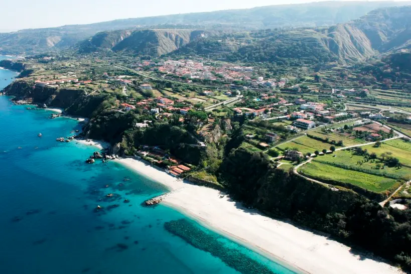 Parghelia, il Covid arriva a scuola: lezioni sospese in una pluriclasse