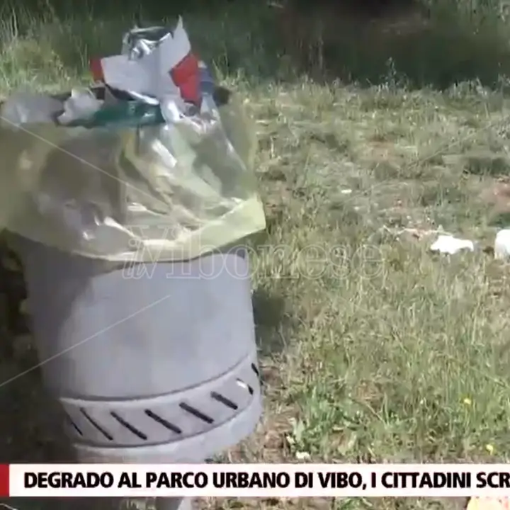 Parco urbano di Vibo, il vecchio gestore va via e il degrado torna ad assediare l’area: Comune in difficoltà -Video