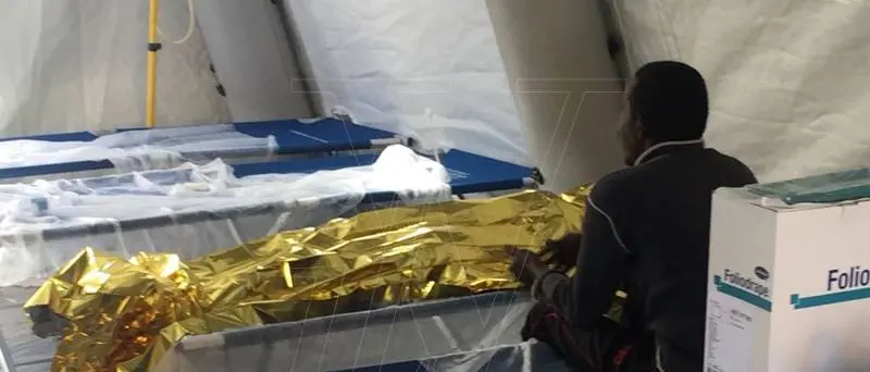 Con i barconi dei migranti affonda anche la nostra umanità