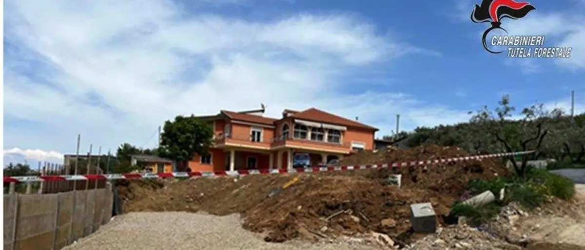 Filadelfia: i carabinieri forestali sequestrano un manufatto ritenuto abusivo