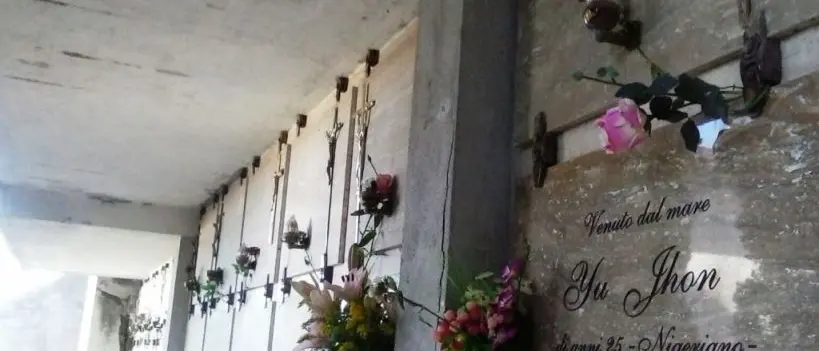 Migranti senza bara nel cimitero di Bivona: c’è un indagato (NOME)
