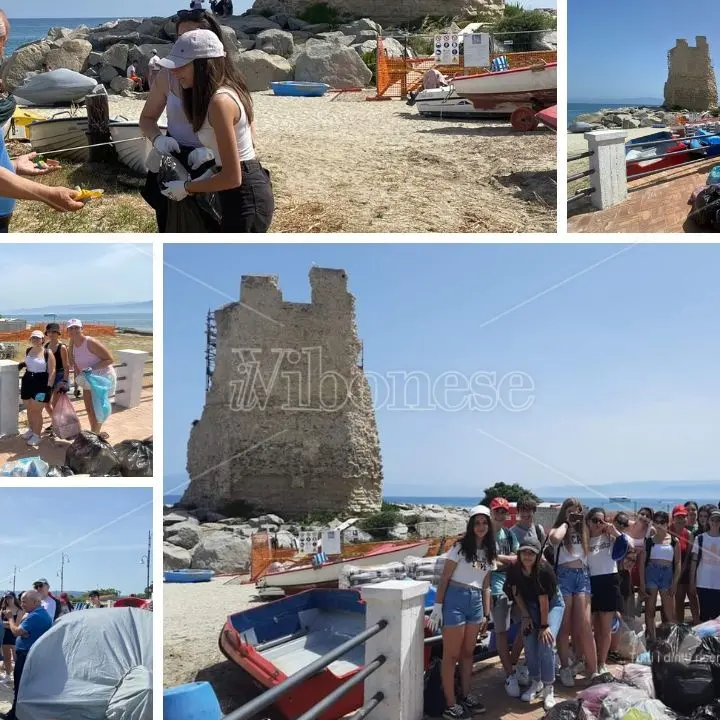 Briatico, i ragazzi del liceo “Capialbi” ripuliscono la spiaggia della Rocchetta