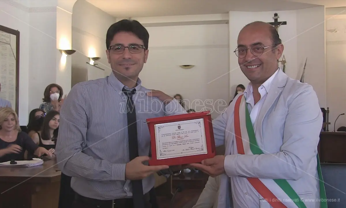 Il giovane scienziato che studia i \"buchi neri\" cittadino illustre di Mileto - Video