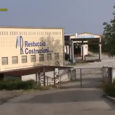 Rapporti Angelo Restuccia-Elio Costa, il Meetup: “Il sindaco di Vibo chiarisca”