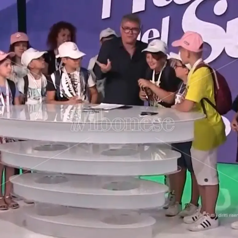 Gli studenti della scuola primaria di Ionadi visitano gli studi televisivi di LaC -Video