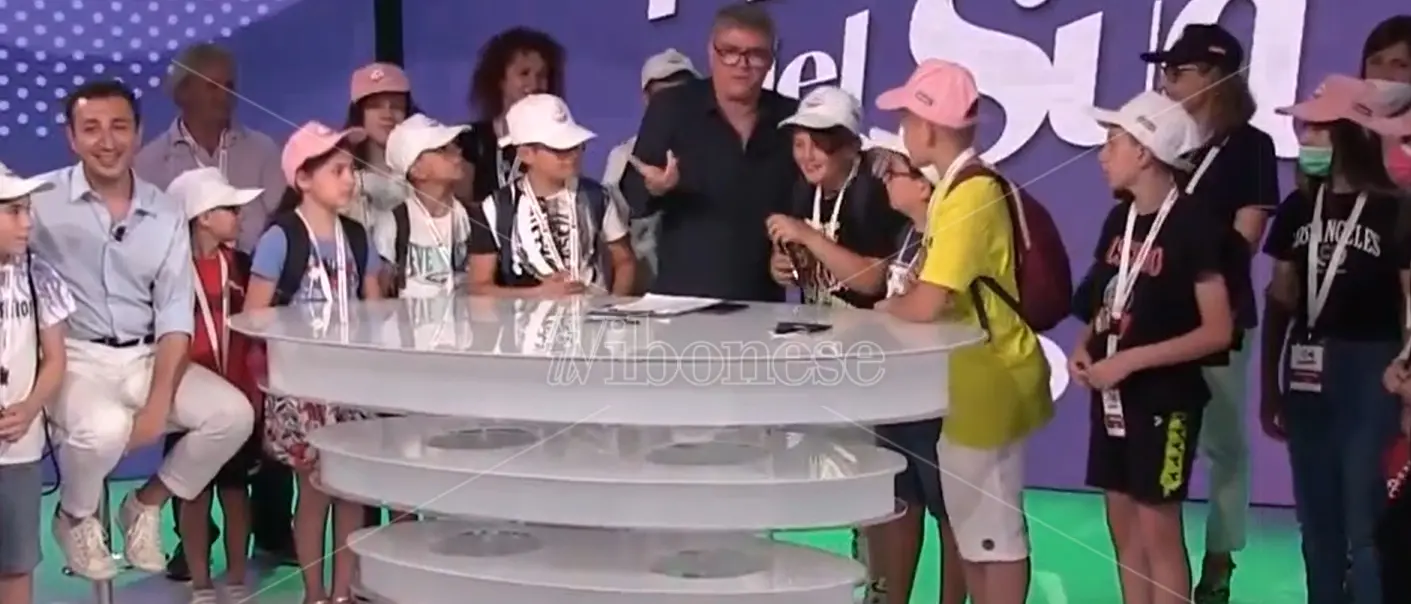 Gli studenti della scuola primaria di Ionadi visitano gli studi televisivi di LaC -Video