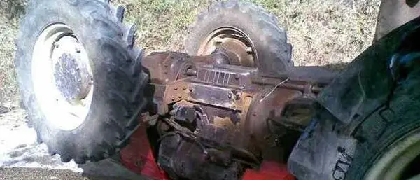 Si ribalta trattore a San Calogero, 55enne trasferito in elisoccorso a Catanzaro