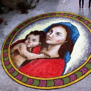 Potenzoni, cresce l’attesa per la tradizionale Infiorata (VIDEO)