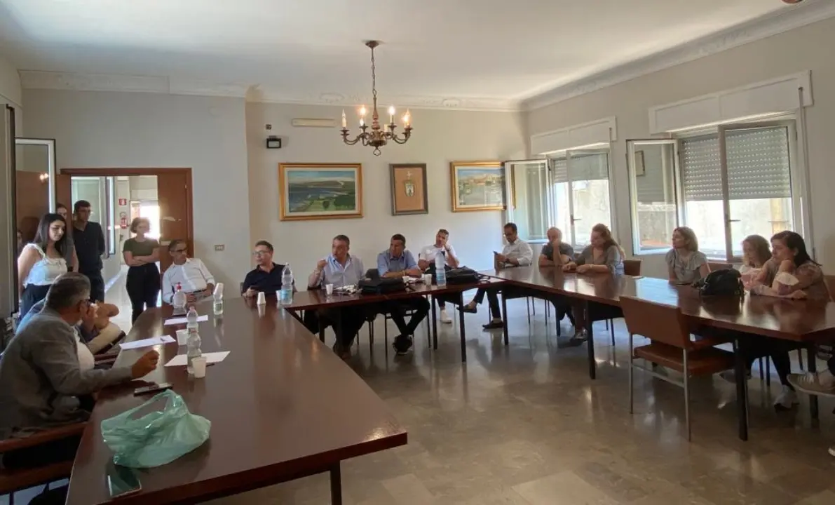 Precariato, a Briatico focus su tirocinanti e formule di lavoro “invisibile”