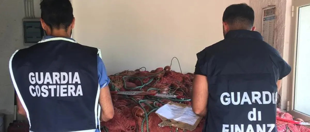 Vibo Marina, pescano con strumenti illegali: sanzioni e sequestri