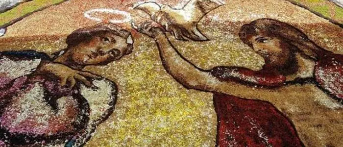 Arte, petali e fede: a Potenzoni si rinnova il rito dell'Infiorata (VIDEO)