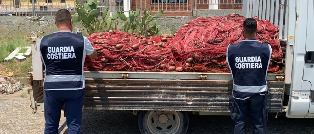 La Guardia costiera di Vibo Marina sequestra reti per la pesca illegale