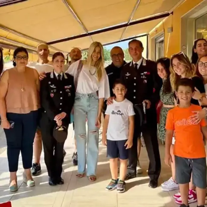 Lo showgirl Elena Santarelli a Pizzo per onorare il piccolo Lorenzo