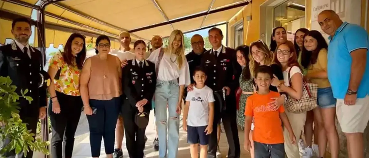Lo showgirl Elena Santarelli a Pizzo per onorare il piccolo Lorenzo