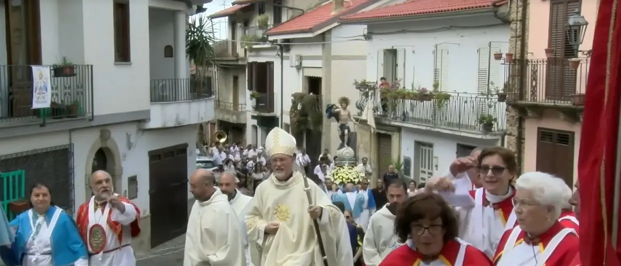 Dasà, il maestro orafo Affidato realizza la nuova raggiera per il Cristo risorto -Video