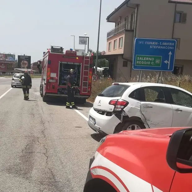 Sant’Onofrio, incidente all’ingresso dello svincolo dell'A/2: coinvolte due auto