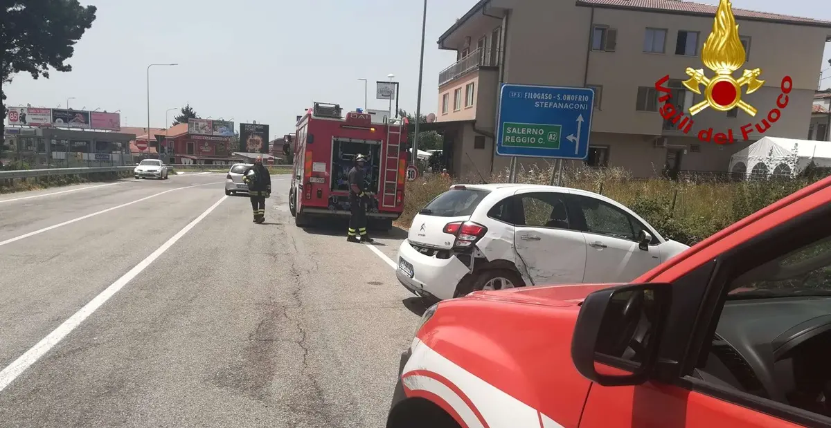 Sant’Onofrio, incidente all’ingresso dello svincolo dell'A/2: coinvolte due auto