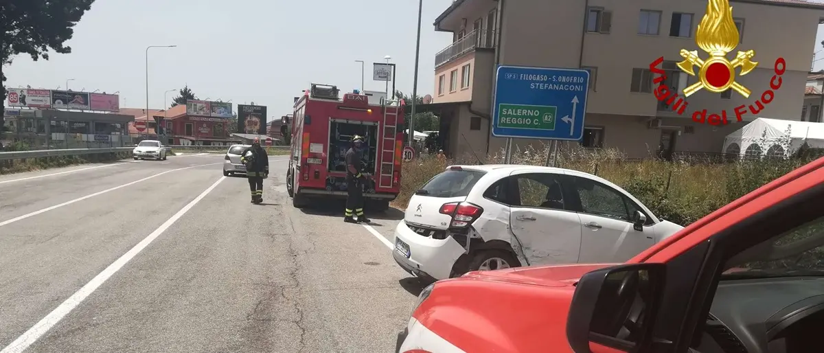 Sant’Onofrio, incidente all’ingresso dello svincolo dell'A/2: coinvolte due auto