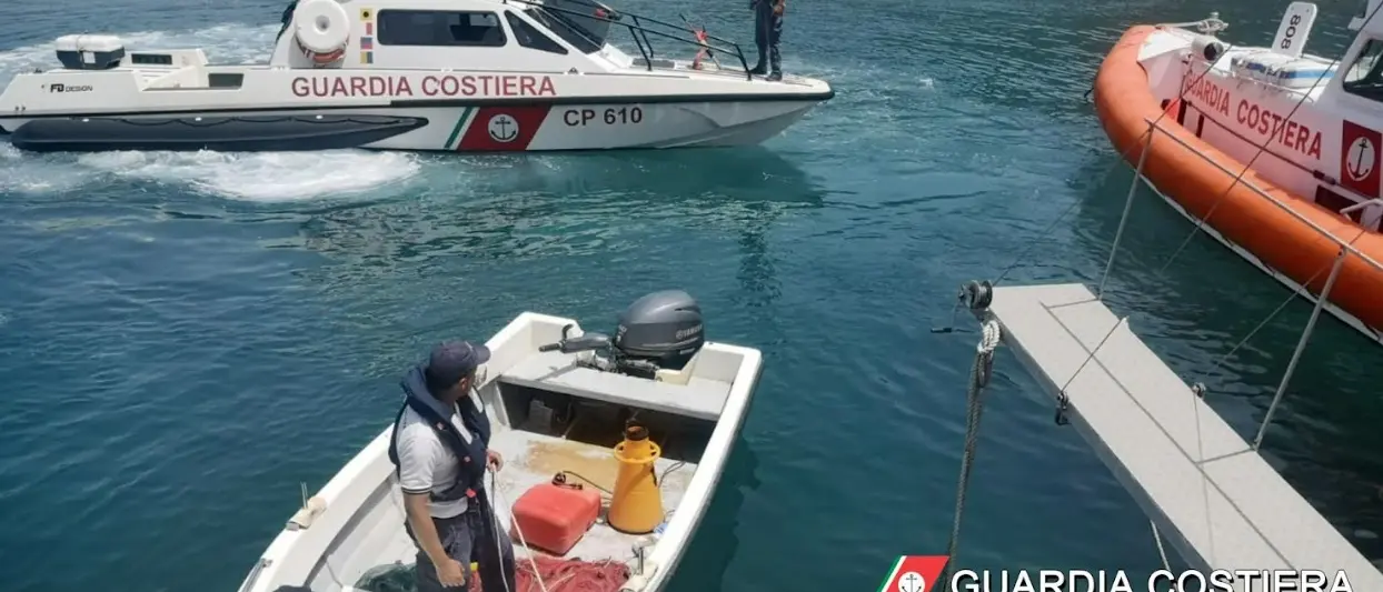 Pesca illegale a Gizzeria, barca sequestrata e multa da 4mila euro
