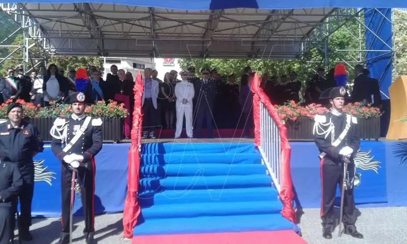 Il Battaglione “Calabria” di Vibo insignito della “Bandiera di Guerra” (VIDEO)