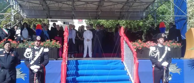 Il Battaglione “Calabria” di Vibo insignito della “Bandiera di Guerra” (VIDEO)