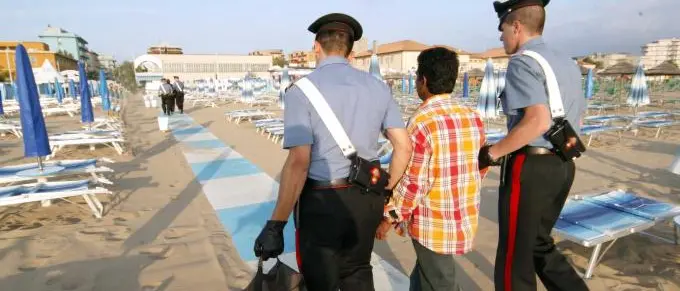 Briatico: pretendeva il “pizzo” dagli ambulanti in spiaggia, arrestato